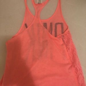 Tank top xs fits like a small